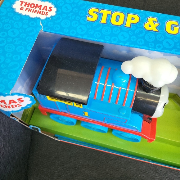 2016 NIB Thomas & Friends Stop & GO R/C NIkko Tethered Remote Control Train - Picture 6 of 9